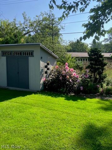 463 Queenswood Drive, Bay Village, OH 44140
