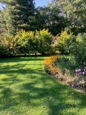 463 Queenswood Drive, Bay Village, OH 44140