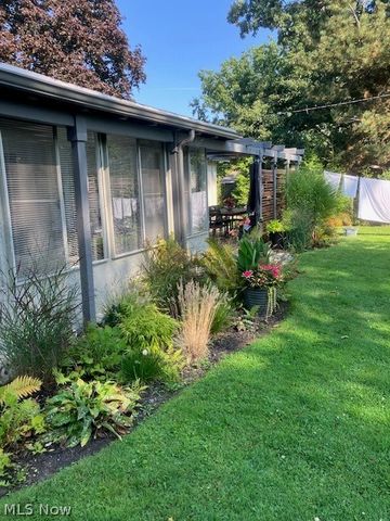 463 Queenswood Drive, Bay Village, OH 44140