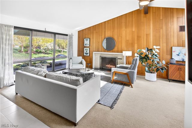 463 Queenswood Drive, Bay Village, OH 44140