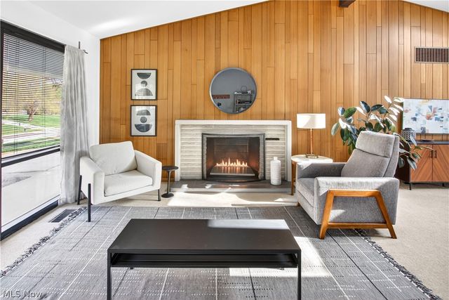 463 Queenswood Drive, Bay Village, OH 44140