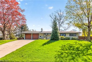 463 Queenswood Drive, Bay Village, OH 44140