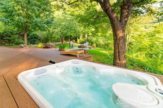67 Hummingbird Hill Road, Franklin, NC 28734