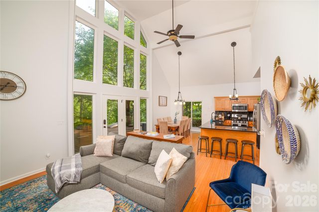 67 Hummingbird Hill Road, Franklin, NC 28734