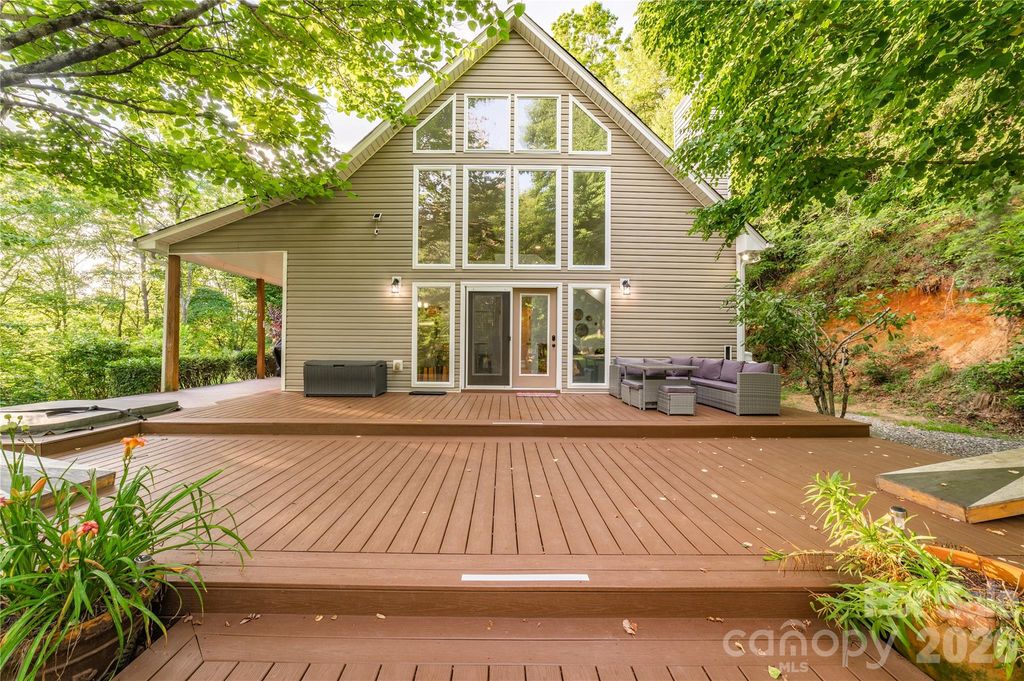 67 Hummingbird Hill Road, Franklin, NC 28734