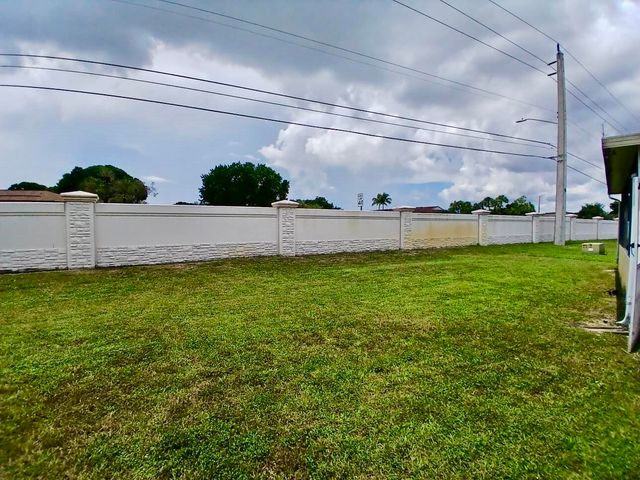 9500 NW 70th Street, Tamarac, FL 33321