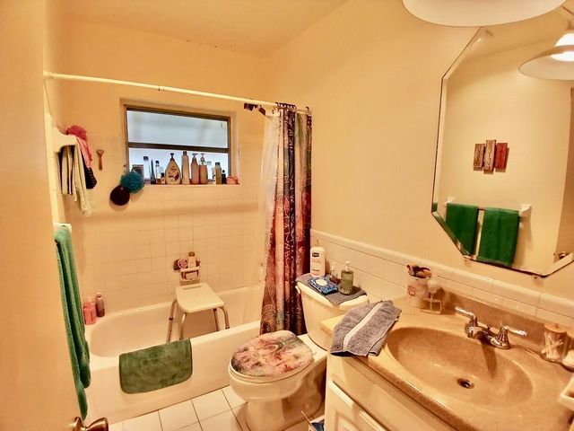 9500 NW 70th Street, Tamarac, FL 33321