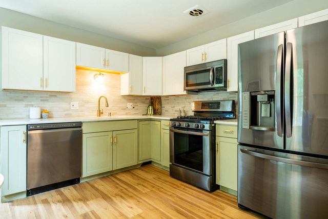 W150N8204 Norman DRIVE, Menomonee Falls, WI 53051