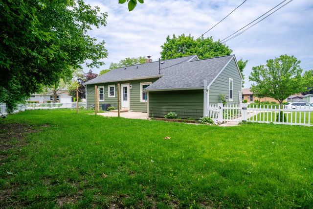 W150N8204 Norman DRIVE, Menomonee Falls, WI 53051