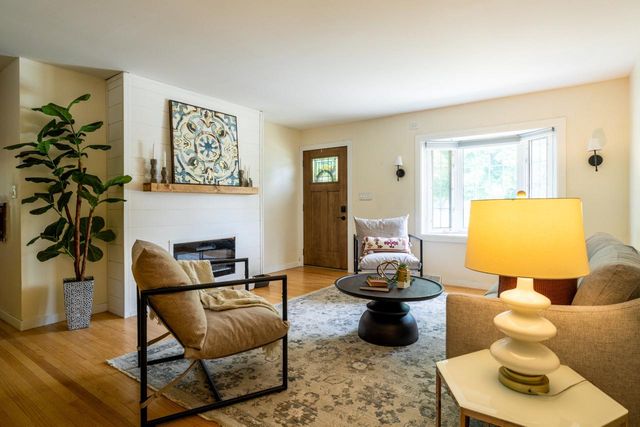 W150N8204 Norman DRIVE, Menomonee Falls, WI 53051