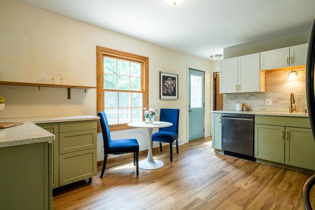 W150N8204 Norman DRIVE, Menomonee Falls, WI 53051