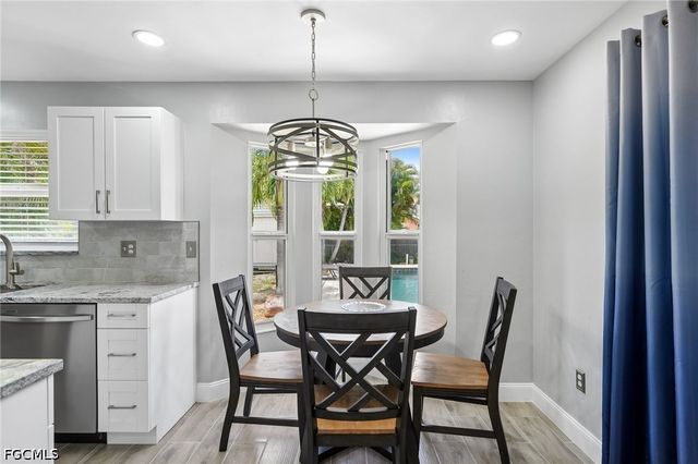 808 SW 14th PL, Cape Coral, FL 33991