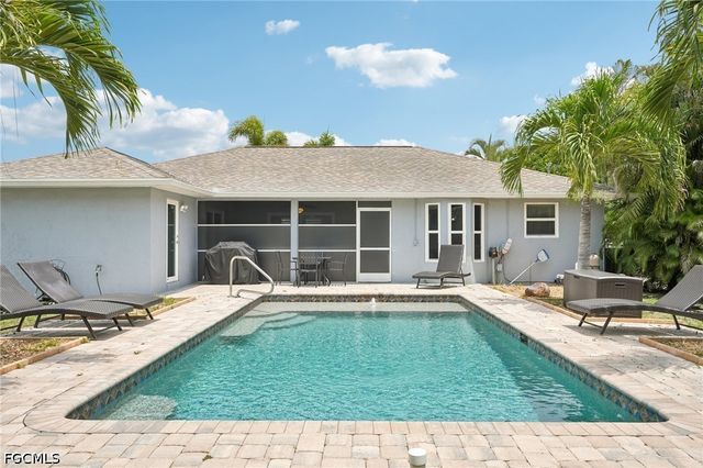 808 SW 14th PL, Cape Coral, FL 33991