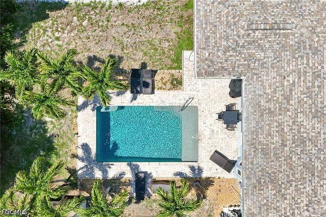 808 SW 14th PL, Cape Coral, FL 33991