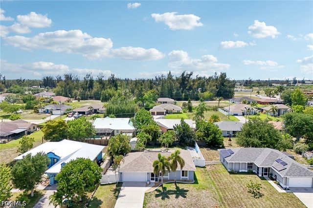 808 SW 14th PL, Cape Coral, FL 33991