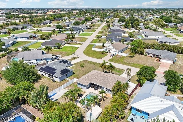 808 SW 14th PL, Cape Coral, FL 33991
