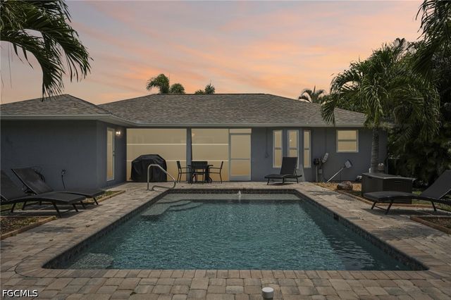 808 SW 14th PL, Cape Coral, FL 33991