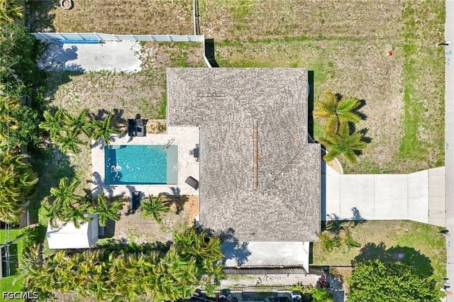 808 SW 14th PL, Cape Coral, FL 33991