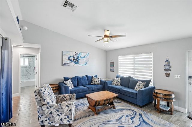 808 SW 14th PL, Cape Coral, FL 33991