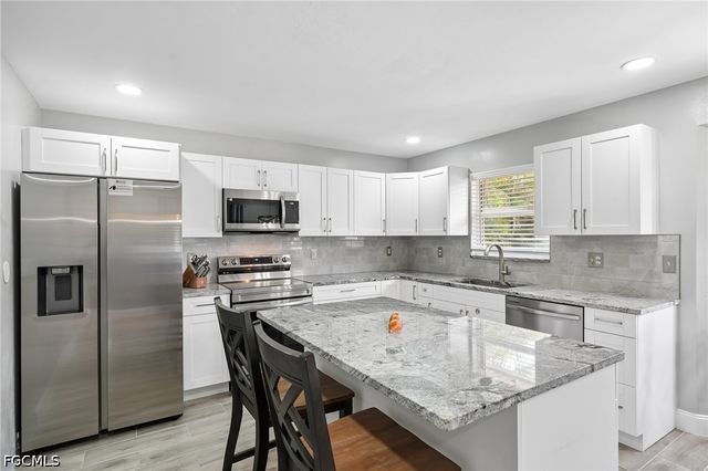 808 SW 14th PL, Cape Coral, FL 33991