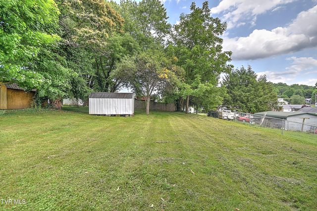 918 South Cedar Avenue, Elizabethton, TN 37643