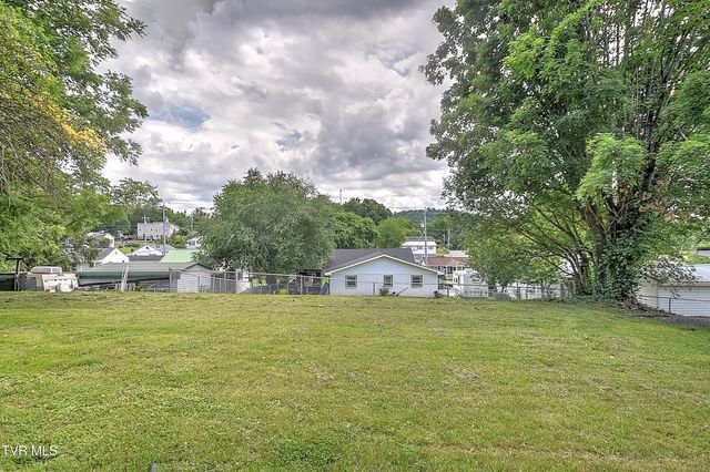 918 South Cedar Avenue, Elizabethton, TN 37643