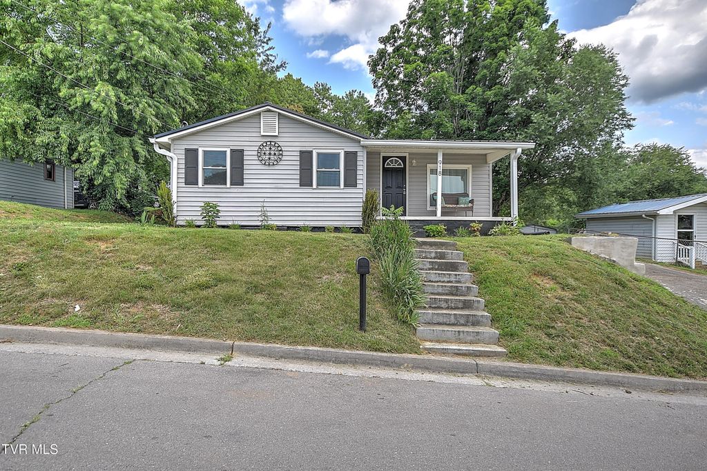 918 South Cedar Avenue, Elizabethton, TN 37643