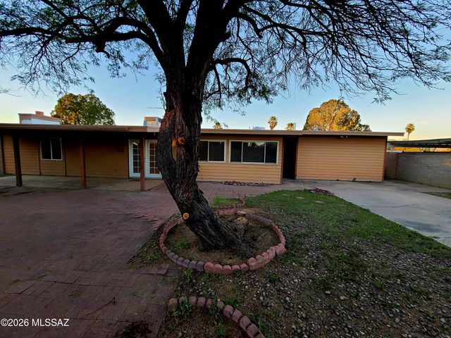 9270 E 8th Street, Tucson, AZ 85710
