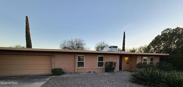 9270 E 8th Street, Tucson, AZ 85710