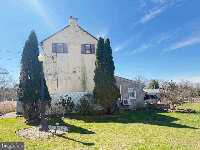 969 N GRANGE AVE, Collegeville, PA 19426