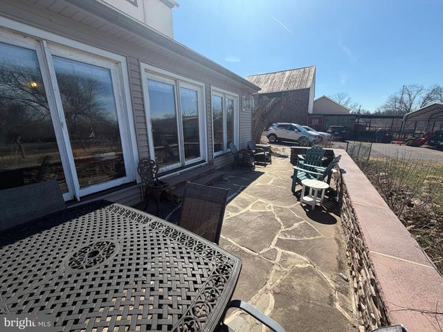 969 N GRANGE AVE, Collegeville, PA 19426