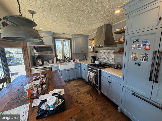 969 N GRANGE AVE, Collegeville, PA 19426