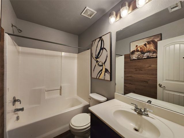 7982 Los Alamitos Lane, Fort Worth, TX 76140