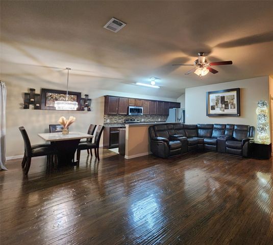 7982 Los Alamitos Lane, Fort Worth, TX 76140