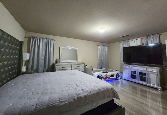 7982 Los Alamitos Lane, Fort Worth, TX 76140