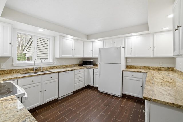 23 Mcquestion Road, Merrimack, NH 03054