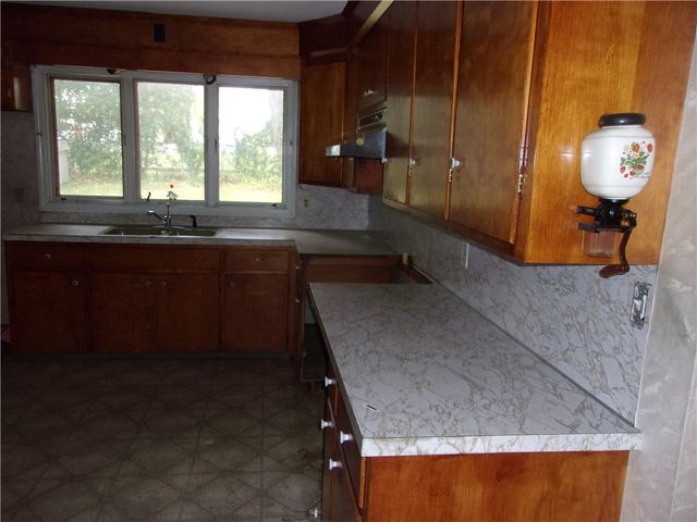 79 Alan Avenue, Portsmouth, RI 02871