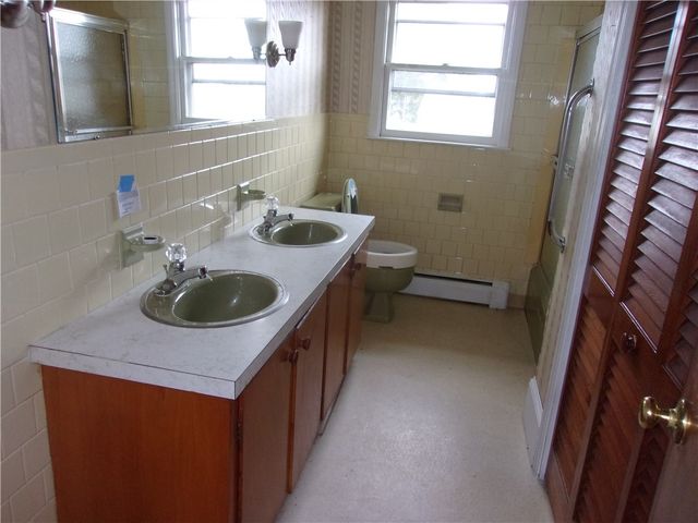 79 Alan Avenue, Portsmouth, RI 02871