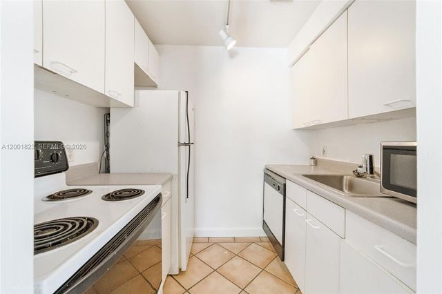 924 NE 17th Terrace 1, Fort Lauderdale, FL 33304