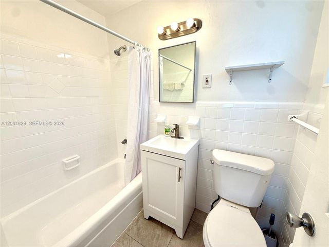 924 NE 17th Terrace 1, Fort Lauderdale, FL 33304