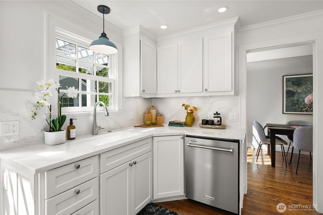 2057 McGilvra Boulevard E, Seattle, WA 98112