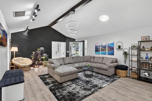 11125 Oak Pointe Trail, Fort Wayne, IN 46845