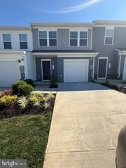 9 APOLLO RD, Charles Town, WV 25414