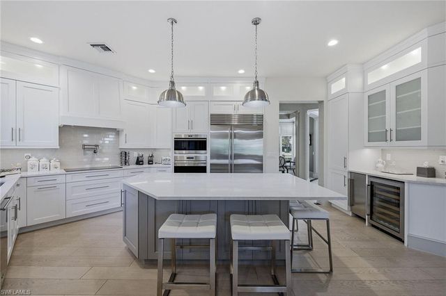 355 Sedgwick CT, Naples, FL 34108