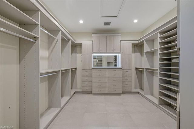 355 Sedgwick CT, Naples, FL 34108