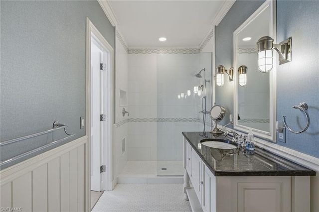 355 Sedgwick CT, Naples, FL 34108