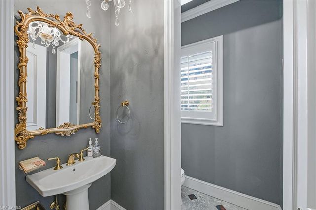 355 Sedgwick CT, Naples, FL 34108