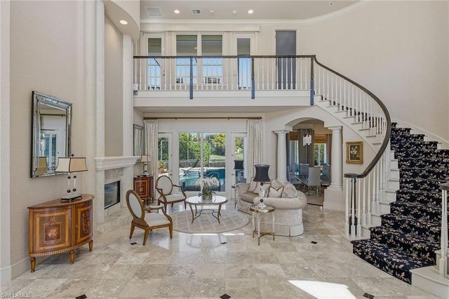 355 Sedgwick CT, Naples, FL 34108