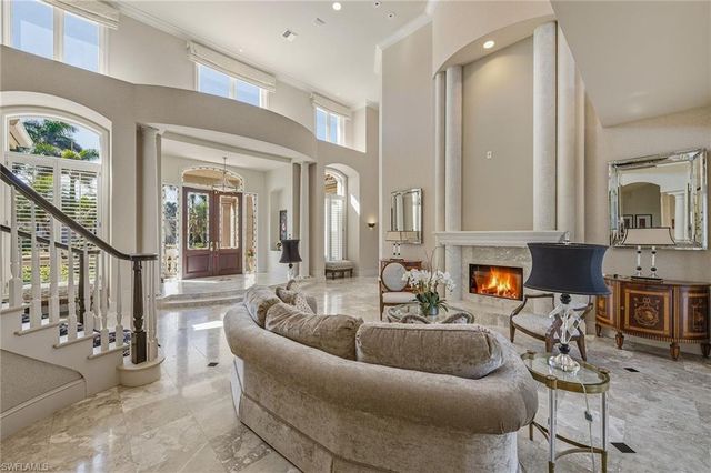 355 Sedgwick CT, Naples, FL 34108