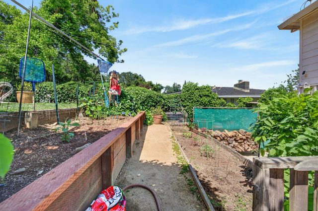 4225 Brookhill Dr, Fair Oaks, CA 95628